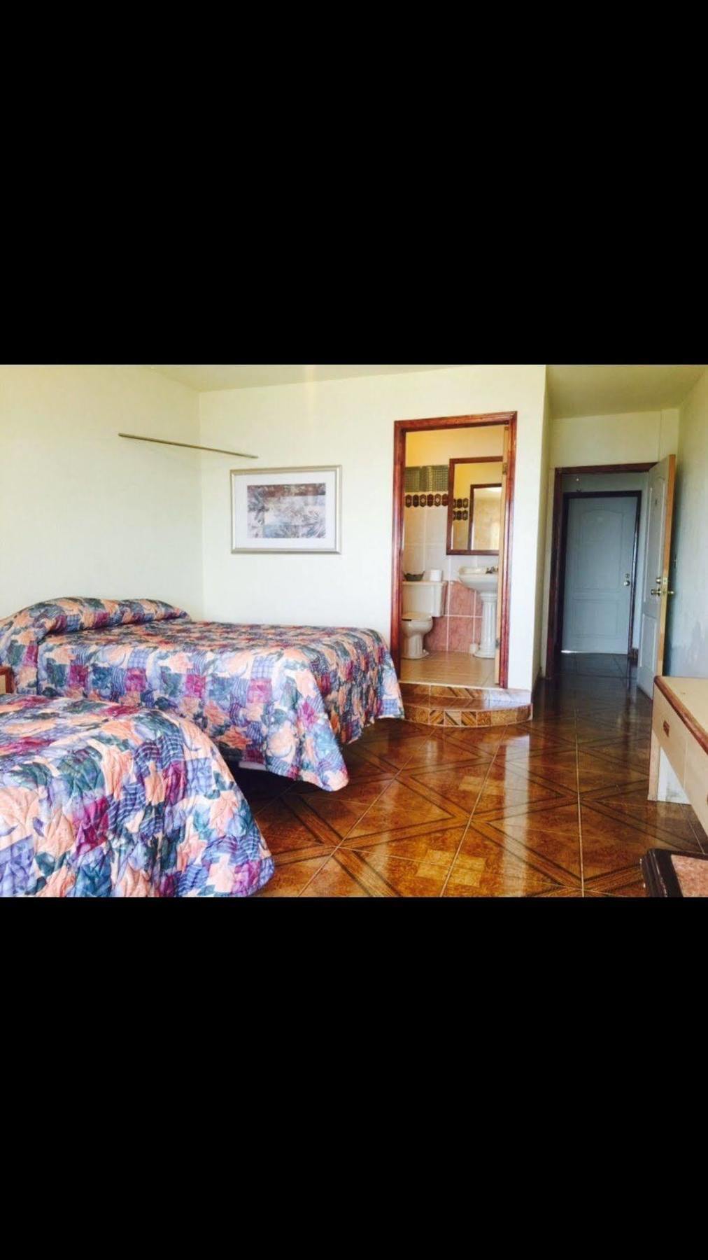 Hotel La Cueva Del Pirata Camalú Exterior foto